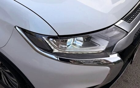 Mitsubishi Outlander III рестайлинг 3, 2019 год, 1 670 000 рублей, 7 фотография