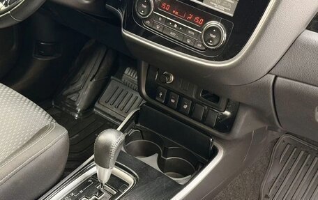 Mitsubishi Outlander III рестайлинг 3, 2019 год, 1 670 000 рублей, 11 фотография