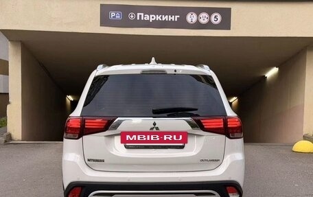 Mitsubishi Outlander III рестайлинг 3, 2019 год, 1 670 000 рублей, 5 фотография