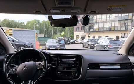 Mitsubishi Outlander III рестайлинг 3, 2019 год, 1 670 000 рублей, 12 фотография