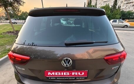 Volkswagen Tiguan II, 2018 год, 2 300 000 рублей, 3 фотография