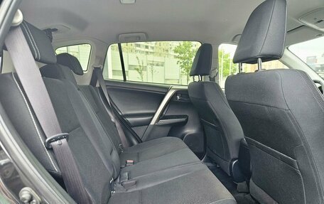 Toyota RAV4, 2016 год, 2 300 000 рублей, 12 фотография