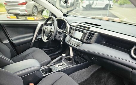 Toyota RAV4, 2016 год, 2 300 000 рублей, 16 фотография
