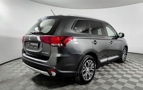 Mitsubishi Outlander III рестайлинг 3, 2016 год, 1 470 000 рублей, 5 фотография