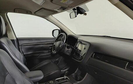 Mitsubishi Outlander III рестайлинг 3, 2016 год, 1 470 000 рублей, 12 фотография