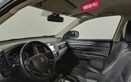 Mitsubishi Outlander III рестайлинг 3, 2016 год, 1 470 000 рублей, 14 фотография