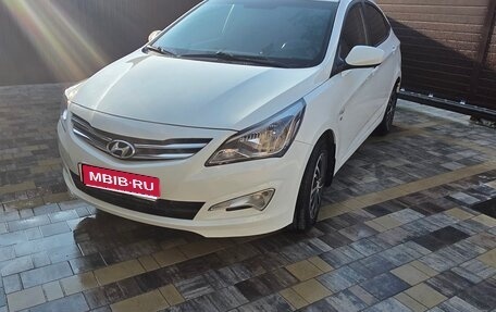 Hyundai Solaris II рестайлинг, 2015 год, 1 400 000 рублей, 1 фотография