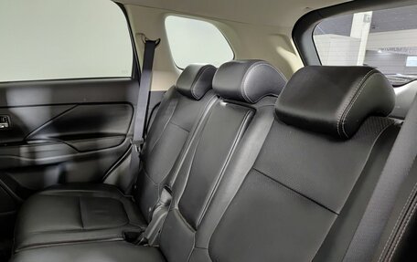 Mitsubishi Outlander III рестайлинг 3, 2016 год, 1 470 000 рублей, 18 фотография