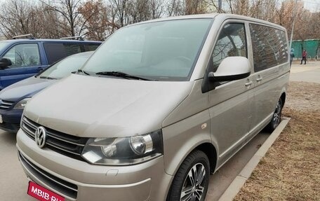 Volkswagen Multivan T5, 2011 год, 2 300 000 рублей, 2 фотография
