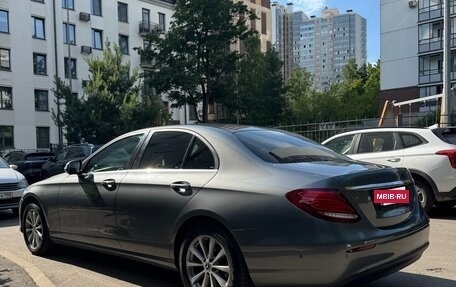 Mercedes-Benz E-Класс, 2018 год, 3 030 000 рублей, 6 фотография