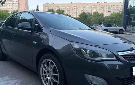 Opel Astra J, 2011 год, 550 000 рублей, 2 фотография