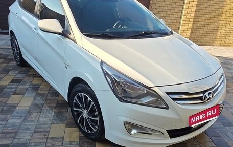 Hyundai Solaris II рестайлинг, 2015 год, 1 400 000 рублей, 2 фотография
