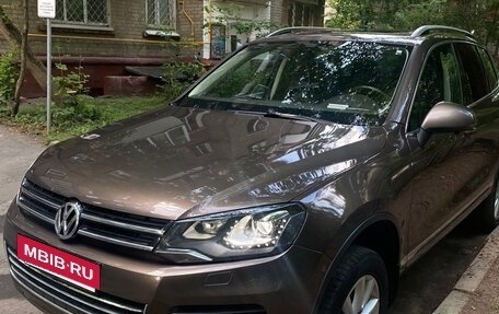 Volkswagen Touareg III, 2011 год, 1 693 459 рублей, 2 фотография