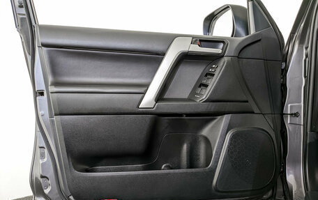 Toyota Land Cruiser Prado 150 рестайлинг 2, 2021 год, 6 700 000 рублей, 19 фотография