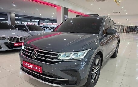 Volkswagen Tiguan II, 2022 год, 4 400 000 рублей, 1 фотография