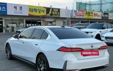 BMW 5 серия, 2024 год, 5 250 000 рублей, 2 фотография
