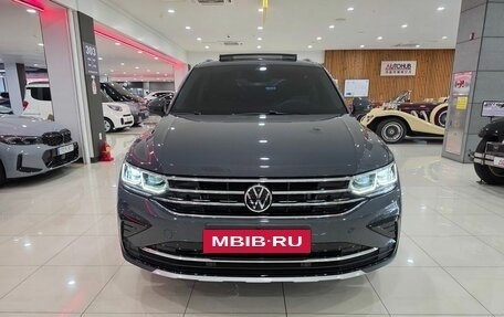 Volkswagen Tiguan II, 2022 год, 4 400 000 рублей, 3 фотография