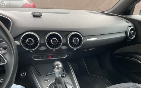 Audi TT, 2018 год, 4 000 000 рублей, 23 фотография