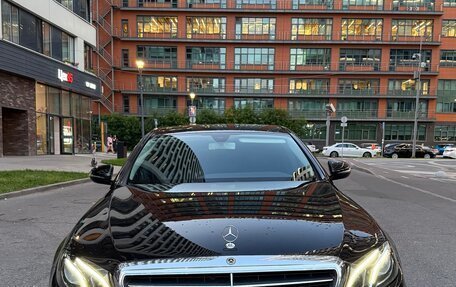 Mercedes-Benz E-Класс, 2020 год, 3 200 000 рублей, 1 фотография
