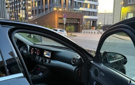 Mercedes-Benz E-Класс, 2020 год, 3 200 000 рублей, 16 фотография