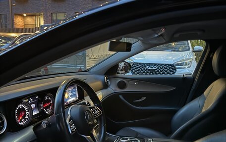 Mercedes-Benz E-Класс, 2020 год, 3 200 000 рублей, 19 фотография
