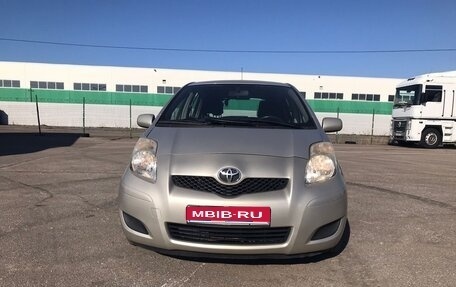 Toyota Yaris III рестайлинг, 2009 год, 670 000 рублей, 1 фотография