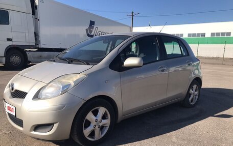 Toyota Yaris III рестайлинг, 2009 год, 670 000 рублей, 2 фотография