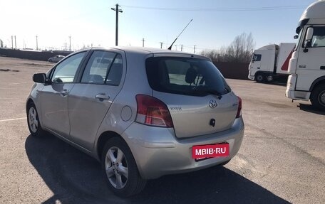 Toyota Yaris III рестайлинг, 2009 год, 670 000 рублей, 3 фотография