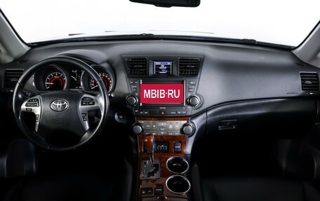 Toyota Highlander III, 2012 год, 2 190 000 рублей, 13 фотография
