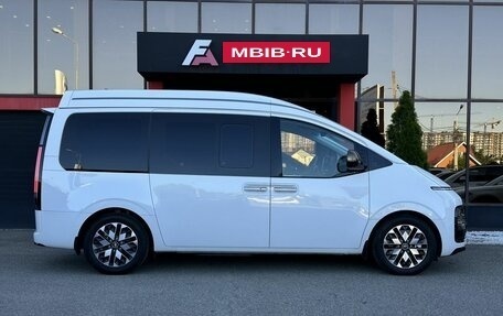 Hyundai Staria, 2022 год, 5 998 000 рублей, 4 фотография