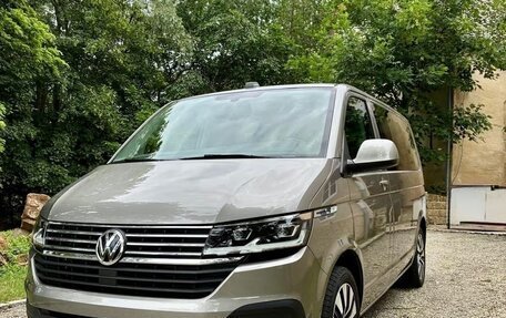 Volkswagen Multivan T6 рестайлинг, 2023 год, 4 950 000 рублей, 1 фотография