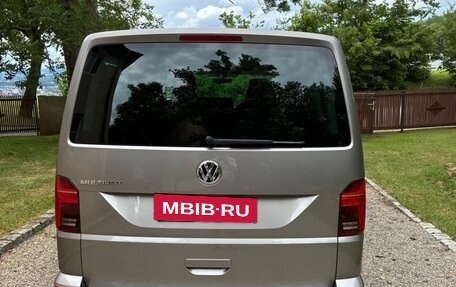 Volkswagen Multivan T6 рестайлинг, 2023 год, 4 950 000 рублей, 3 фотография