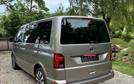 Volkswagen Multivan T6 рестайлинг, 2023 год, 4 950 000 рублей, 4 фотография