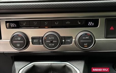 Volkswagen Multivan T6 рестайлинг, 2023 год, 4 950 000 рублей, 8 фотография