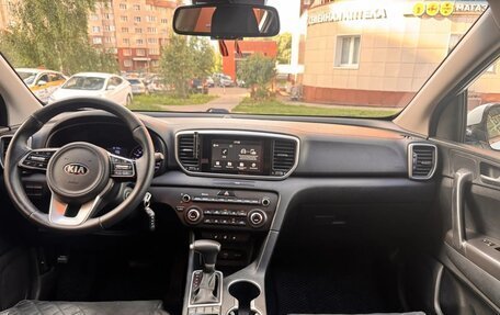 KIA Sportage IV рестайлинг, 2018 год, 2 075 000 рублей, 4 фотография