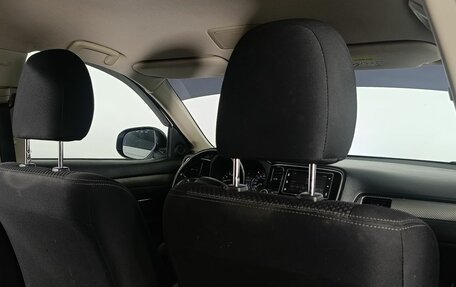 Mitsubishi Outlander III рестайлинг 3, 2018 год, 1 790 000 рублей, 10 фотография