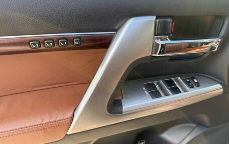 Toyota Land Cruiser 200, 2014 год, 2 950 000 рублей, 17 фотография