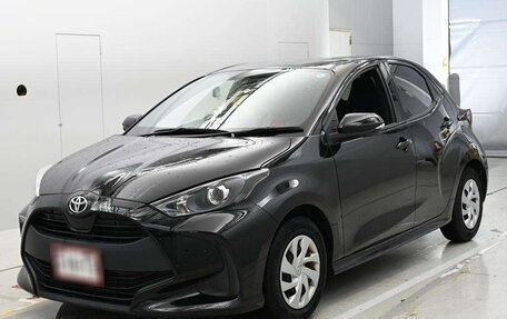 Toyota Yaris, 2022 год, 895 010 рублей, 2 фотография