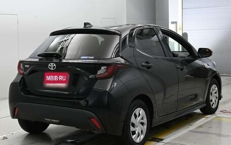 Toyota Yaris, 2022 год, 895 010 рублей, 5 фотография