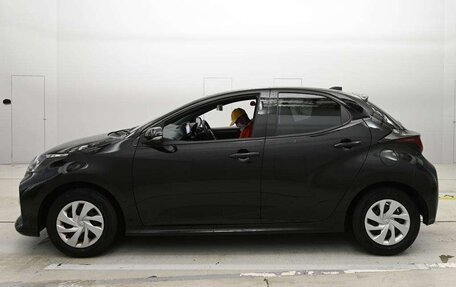 Toyota Yaris, 2022 год, 895 010 рублей, 9 фотография