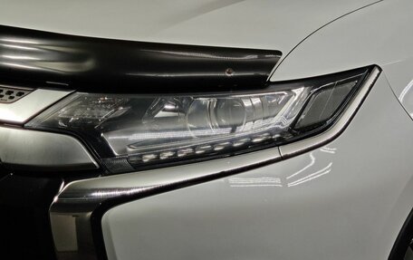 Mitsubishi Outlander III рестайлинг 3, 2019 год, 1 883 000 рублей, 10 фотография