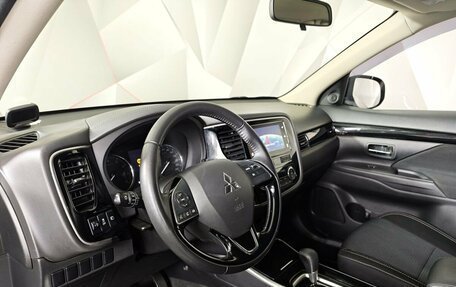Mitsubishi Outlander III рестайлинг 3, 2019 год, 1 883 000 рублей, 19 фотография