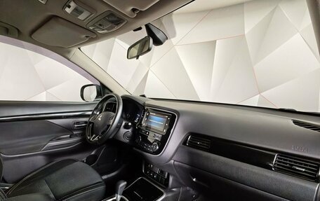 Mitsubishi Outlander III рестайлинг 3, 2019 год, 1 883 000 рублей, 13 фотография
