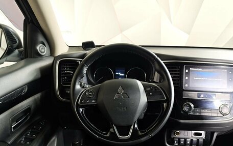 Mitsubishi Outlander III рестайлинг 3, 2019 год, 1 883 000 рублей, 20 фотография