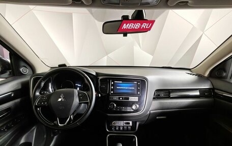 Mitsubishi Outlander III рестайлинг 3, 2019 год, 1 883 000 рублей, 14 фотография