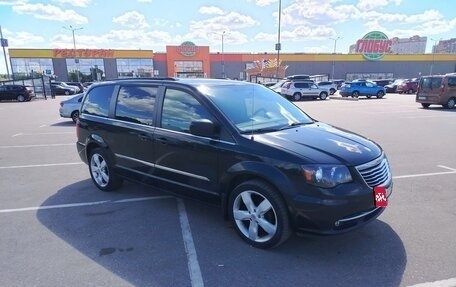Chrysler Town & Country V рестайлинг, 2011 год, 1 500 000 рублей, 1 фотография