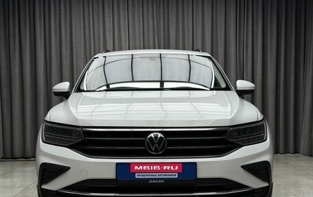 Volkswagen Tiguan II, 2021 год, 2 349 000 рублей, 2 фотография