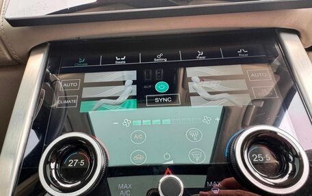 Land Rover Range Rover IV рестайлинг, 2015 год, 4 380 000 рублей, 26 фотография