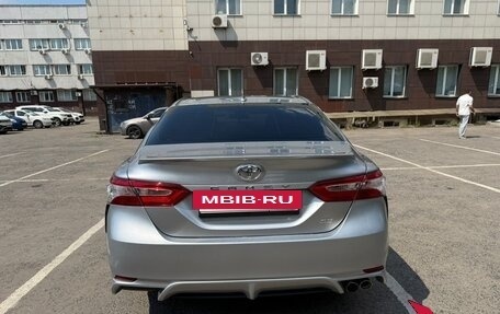 Toyota Camry, 2020 год, 2 500 000 рублей, 5 фотография
