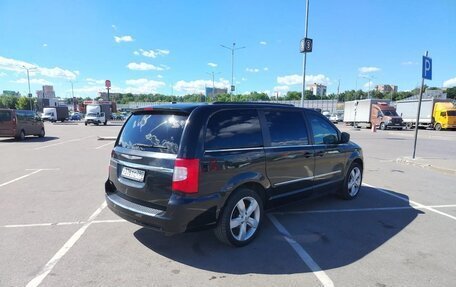Chrysler Town & Country V рестайлинг, 2011 год, 1 500 000 рублей, 4 фотография
